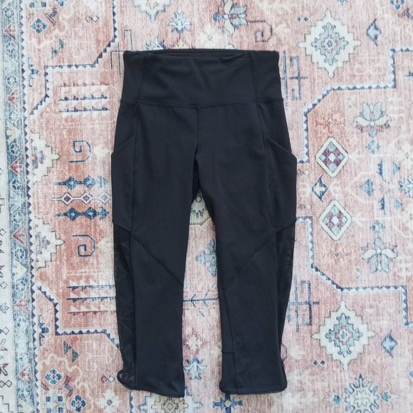 Lululemon Cropped Leggings with mesh details Sz 6 - Picture 8 of 9
